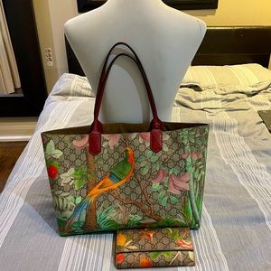 2016 leather/ suede Gucci tote and matching wallet
